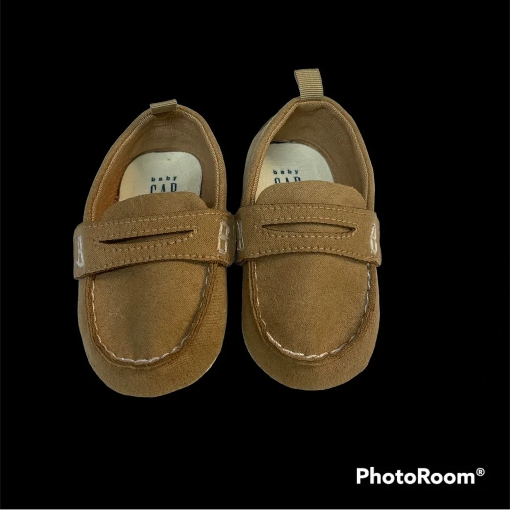BABY GAP tan moccasin penny loafer size 6 - 12 months